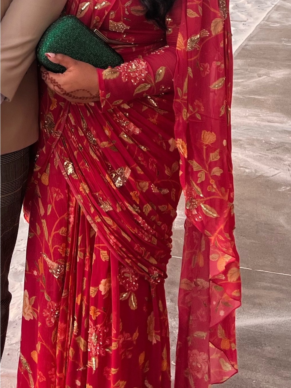 Women's Pink Floral Saree with Gold Accents Medium Size - Picture 3 of 4